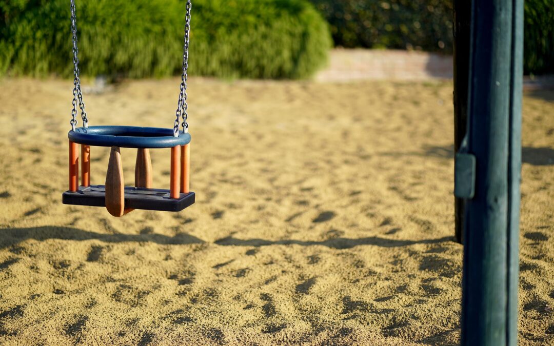 Einweihung des neuen Spielgeräts am Aalemannufer